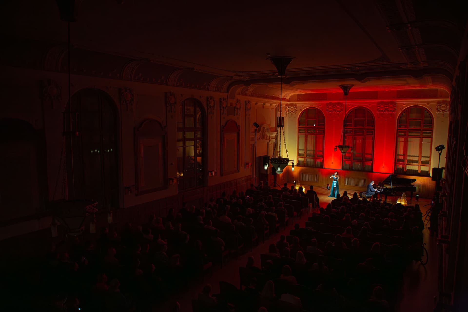 PV Acoustic: Elegantné duo husle & piano na vianočný večierok
